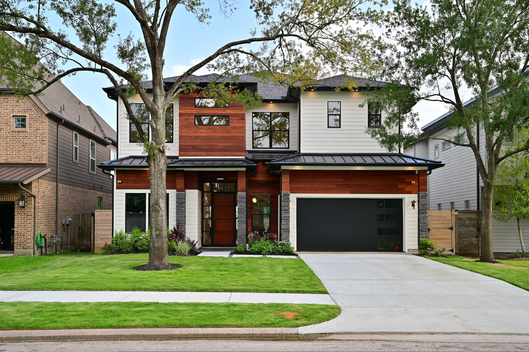 Front elevation at 1733 Du Barry